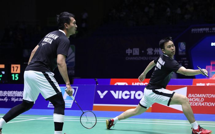 Pemain ganda putra Indonsia, Mohammad Ahsan/Hendra Setiawan, bermain pada babak semifinal China Open 2019, Sabtu (21/9/2019).