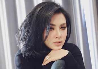 Bikin Salah Fokus! Syahrini Tenteng Tas Seharga Rp 670 Juta Saat Maju Mundur Cantik di Trotoar Tokyo