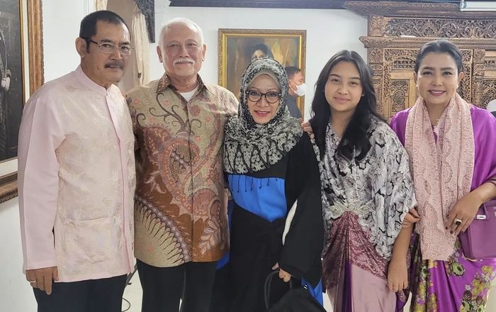 Keluarga Mayangsari dan Titiek