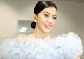 Syahrini Pakai Tas Simpel Seharga Rumah, Bahan yang Dipakai Bikin Salah Fokus!