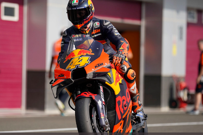 Pembalap Red Bull KTM, Pol Espargaro, saat beraksi dalam tes pramusim di Sirkuit Losail, Qatar, 22-24 Februari 2020. 