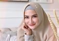 Dapat Pesan Agar Baca Surat Al Fatihah Jika Merasa Ketakutan oleh Sosok Berjubah Putih Lewat Mimpi, Artis Cantik Ini Langsung Putuskan Jadi Mualaf Usai Membaca Terjemahannya dalam Alquran