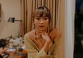 Marion Jola Tanggapi Komentar Netizen Soal Kulit Gelapnya Saat Pakai Slit Dress Seksi Belahan Tinggi