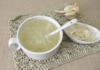Baru Semalam Iseng Minum Air Kulit Bawang Putih yang Direndam 10 Menit, Bangun-bangun Langsung Rasakan Efek Tak Biasa ini, Mantap!