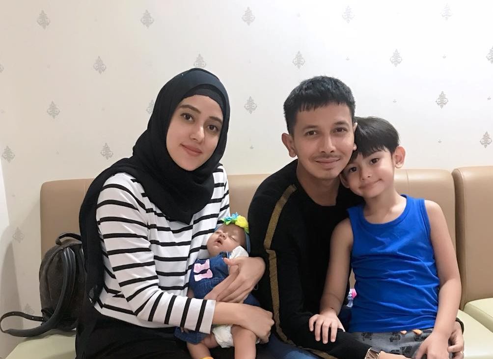 Keluarga baru Fairuz setelah bercerai dengan Galih Ginanjar