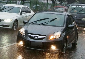 Ngantor Pakai Mobil Pribadi Jangan Sampai Lengah, Prakiraan Cuaca Pagi Ini Jakarta Hujan