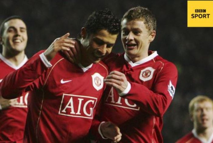 Cristiano Ronaldo dan Ole Gunnar Solskjaer melakukan selebrasi saat sama-sama berseragam Manchester United.