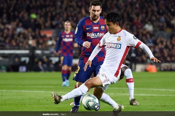 Aksi pemain muda Mallorca, Takefusa Kubo, dalma laga melawan Barcelona di Camp Nou, Sabtu (7/12/2019).