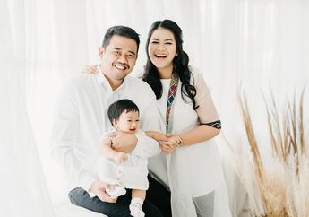 Terciduk Belanja Ke Pasar Tradisional, Penampilan Kahiyang Ayu Gendong Anak dengan Kain Jadi Sorotan