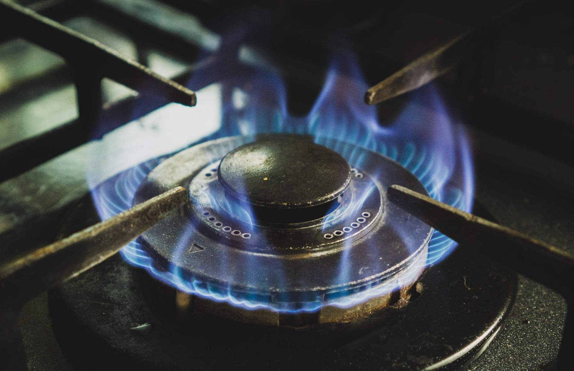 Tips Agar Nyala Api Kompor Gas Jadi Biru Lagi, Langsung Praktekin!