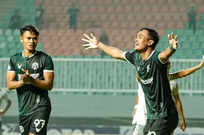 Pemain Persikabo merayakan gol yang tercipta.