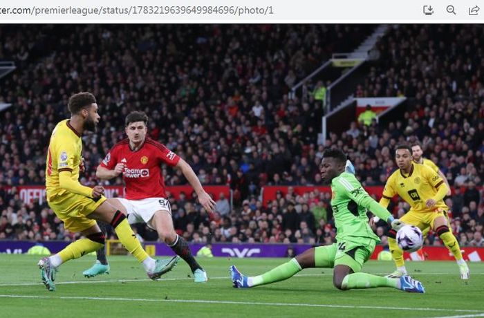 Momen Andre Onana kebobolan gol pertama akibat kesalahnnya sendiri dalam duel Man United vs Sheffield di Liga Inggris.