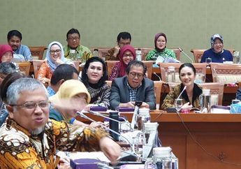 Baru Beberapa Bulan Jadi Anggota DPR dengan Gaji Lebih dari Rp 60 Juta, Penyanyi Cantik Itu Malah Gemar Lakukan Hal Ini Hingga Dihujat Netizen: 'Istrinya Enggak Kerja, Pak?'
