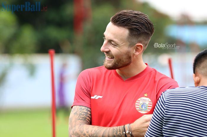 Gelandang Persija Jakarta, Marc Klok, sedang menjalani latihan di Lapangan Sutasoma, Halim, Jakarta Timur (11/3/2020)