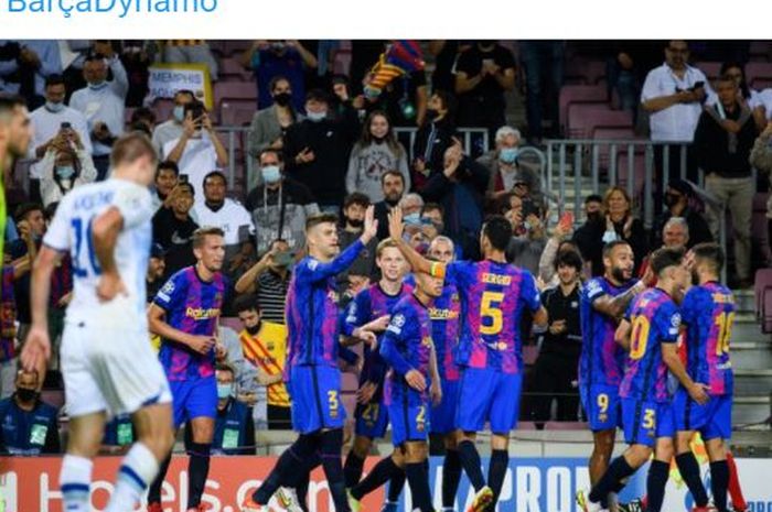 Bek Barcelona, Gerard Pique, merayakan gol dalam laga Grup E Liga Champions kontra Dynamo Kyiv di Stadion Camp Nou, Rabu (20/10/2021).