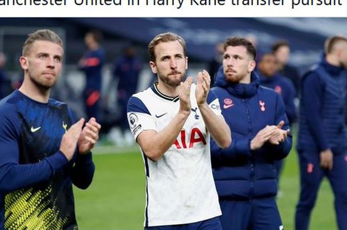 Striker Tottenham Hotspur, Harry Kane, sedang bertepuk tangan.