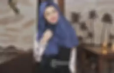 Vitalia Sesha Berhijab