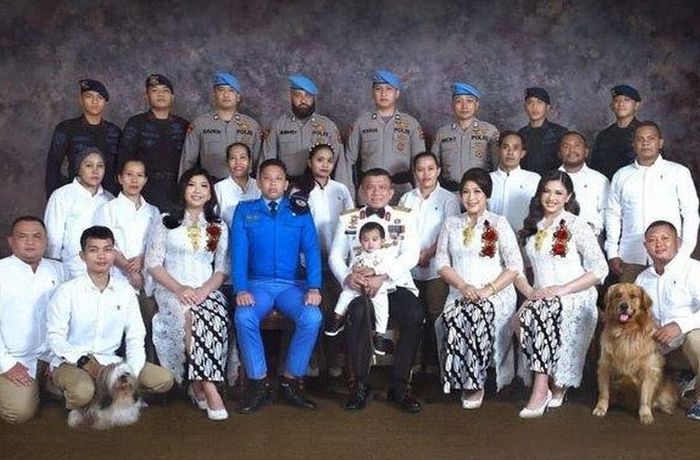 Contoh Kolase Foto Keluarga Sambo - IMAGESEE