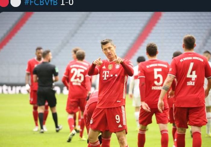 Robert Lewandowski merayakan golnya untuk Bayern Muenchen ke gawang Stuttgart di Bundesliga, 20 Maret 2021.