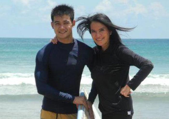 Raymond ketika di pantai