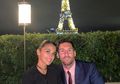 Hidup di Paris Menawarkan Lionel Messi & Istri Kemesraan Menara Eiffel