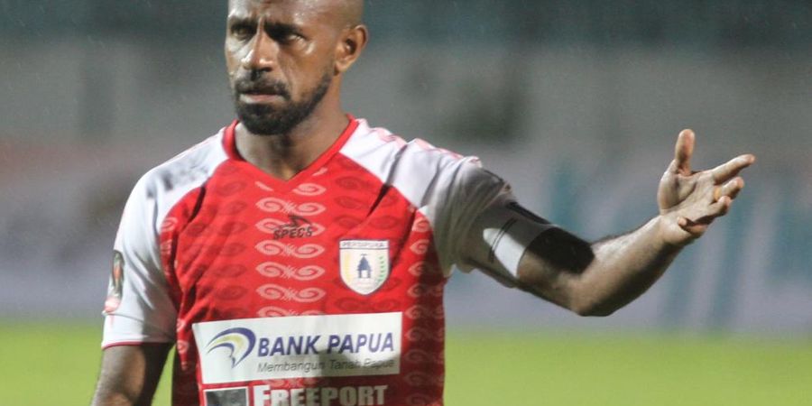 Persipura Vs Badak Lampung FC - Boaz Solossa Gagal Penalti, Mutiara Hitam Tertinggal
