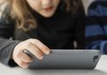 Pantas Saja Cyberbullying Marak Terjadi, Beberapa Media Sosial Ini Ternyata Tidak Seharusnya Digunakan oleh Anak-anak di Bawah Umur, Apa Saja?