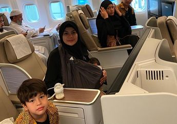 Tampilan Santun Nikita Mirzani Saat Umrah Malah Jadi Sorotan Karena Tas Mewah yang Dipakainya, Berapa Sih Harganya?