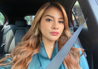 Cantiknya Aurel Hemansyah Saat Berbalut Kebaya Jawa Modern di Candi Prambanan, Pangling Banget!