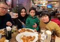 Susul Raffi dan Nagita ke London, Rieta Amilia Langsung Ditodong Rafathar Beli Mainan, "Boleh Beli 10 Mainan, Tapi Jangan yang Besar!"