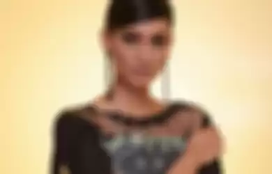 Terlepas foto Miss World Malaysia 2021 dengan gaun batik diserbu netizen +62, rupanya Lavanya Sivaji punya gelar mentereng. 
