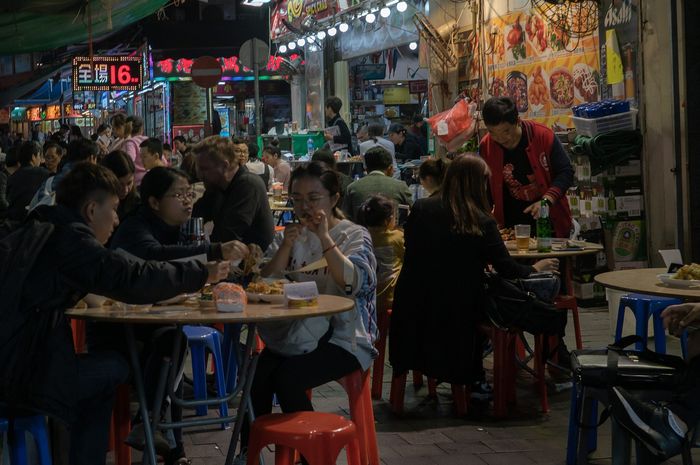 Putuskan Pacar Gegara Diajak Makan di Warung Pinggir Jalan  