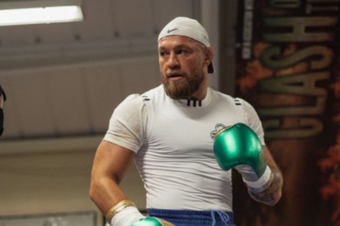 Conor McGregor dalam latihan menjelang comeback-nya ke UFC, Kamis (17/3/2022).