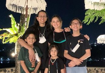 Relakan Raditya Oloan Pergi untuk Selamanya, Putra Kedua Joanna Alexandra Banjir Air Mata Sampaikan Pesan Pilu pada Mendiang Ayahnya