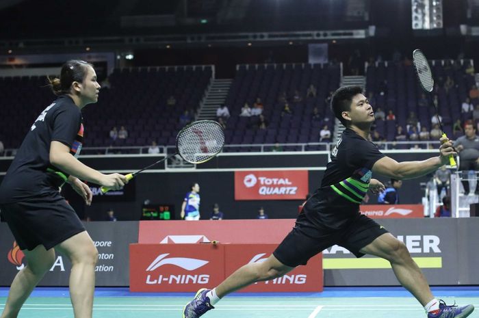 Ganda campuran Indonesia, Praveen Jordan/Melati Daeva Oktavianti, saat bermain pada babak pertama Singapore Open 2019, Rabu (10/4/2019).