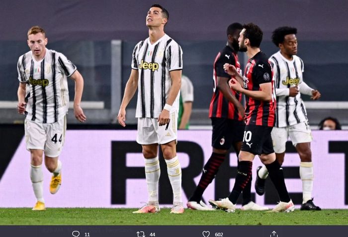 Ekspresi Cristiano Ronaldo dalam partai Juventus vs AC Milan di Liga Italia, 9 Mei 2021.
