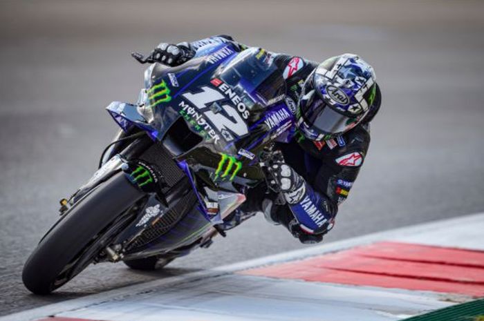 Pembalap Monster Energy Yamaha, Maverick Vinales, ketika beraksi pada sesi latihan bebas MotoGP Portugal 2021, Jumat, (16/4/2021). 