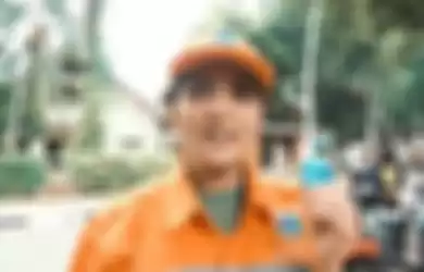 Ashanty dengan seragam Pasukan Oranye