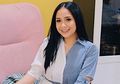 Pakai Sepatu Transparan, Kaki Bening Nagita Slavina Justru Bikin Salfok!