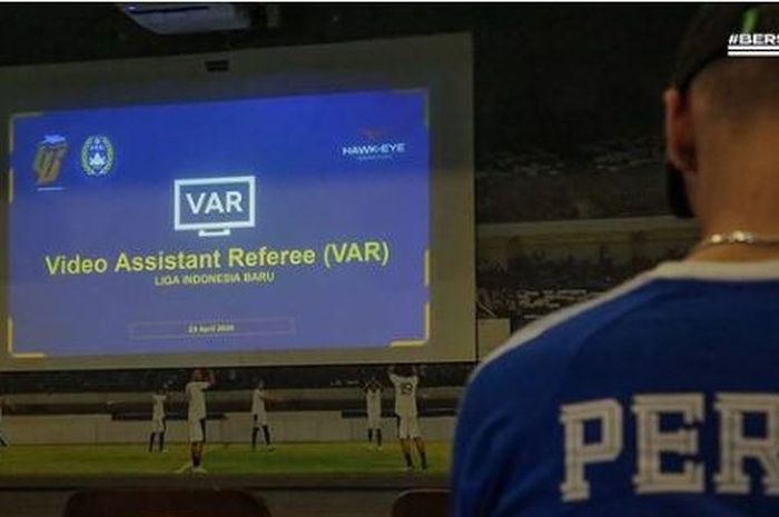 PT Liga Indonesia Baru (LIB) memberikan sosialisasi penggunaan Video Assistant Referee (VAR) kepada Persib Bandung.