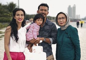 Atiqah Hasiholan Dididik Agar Jadi Gadis Tegas & Berani, Ini Kisah Hingga Kenangan dengan Ratna Sarumpaet!