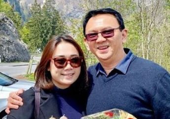 Jadi Sorotan, Intip Gaya Puput Nastiti Devi dengan Perut Buncit Saat Temani Ahok Terima Penghargaan