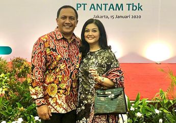 Makin Cantik dan Bersinar Usai Jadi Istri Komisaris Utama PT. Antam, Intip Anggunnya Bella Saphira dalam Balutan Hijab Merah Menyala