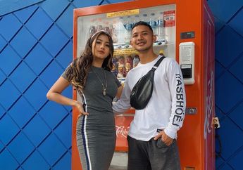 5 Gaya Kompak Bareng Pacar ala Ghea Youbi dan Gian Zola. Goals!