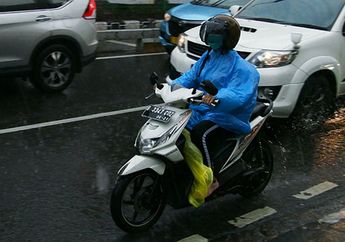 Jangan Lakukan 6 Hal Ini Saat Kondisi Hujan Kendarai Motor, Nomor 3 Bisa Bikin Masuk Rumah Sakit