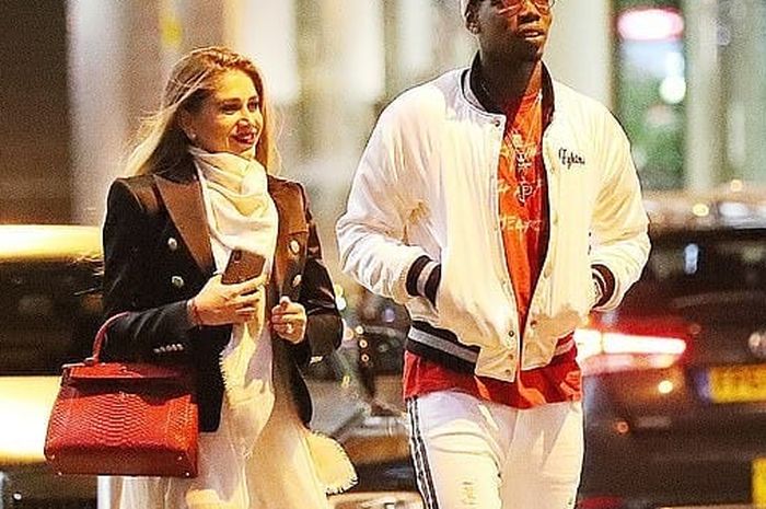 Paul Pogba (kanan) bersama Maria Salaues.