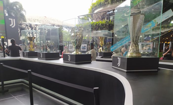 Pameran trofi Juventus di Lippo Mall Kemang, Sabtu (28/1/2023).