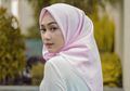 Kece Buat Malam Minggu, Ini 5 Outfit Pink & Putih untuk Hijabers ala Selebgram!