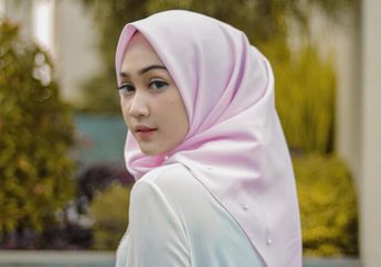 Kece Buat Malam Minggu, Ini 5 Outfit Pink & Putih untuk Hijabers ala Selebgram!