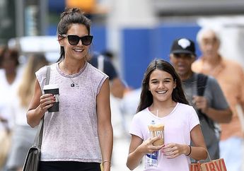 5 Fashion Kompak Suri Cruise Bareng Sang Mama, Katie Holmes. Modis Dua-Duanya!